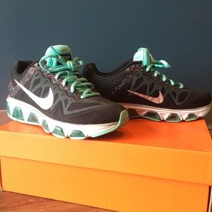 Women’s Nike Air Max Shoes Size 6.5